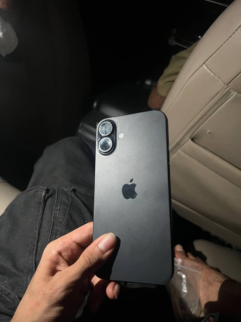 Apple iPhone 16 Plus 1