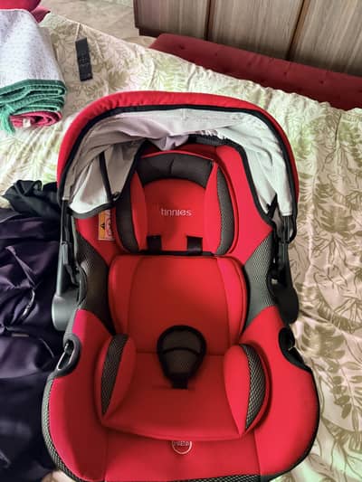 Tinnes Baby Car Seat & Carry Cot – Excellent Condition