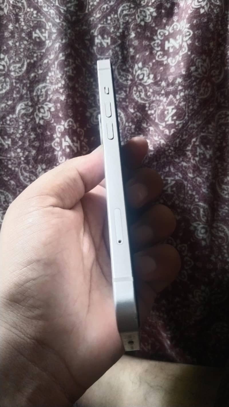 Apple iPhone 13 2