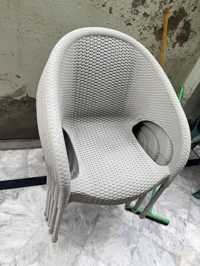 Grey Plastic Table with 6 Chairs
