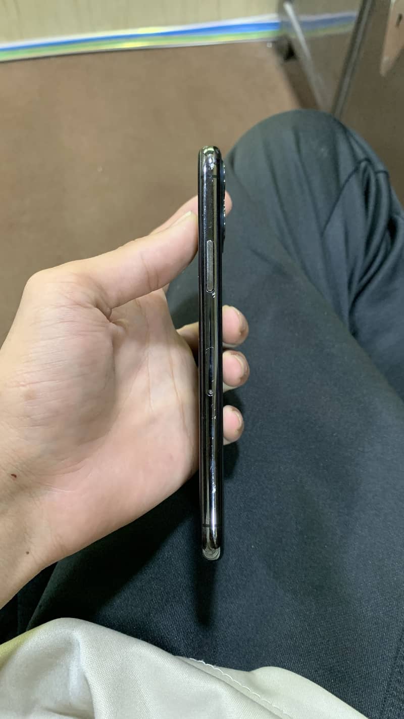 Apple iPhone 11 Pro 1