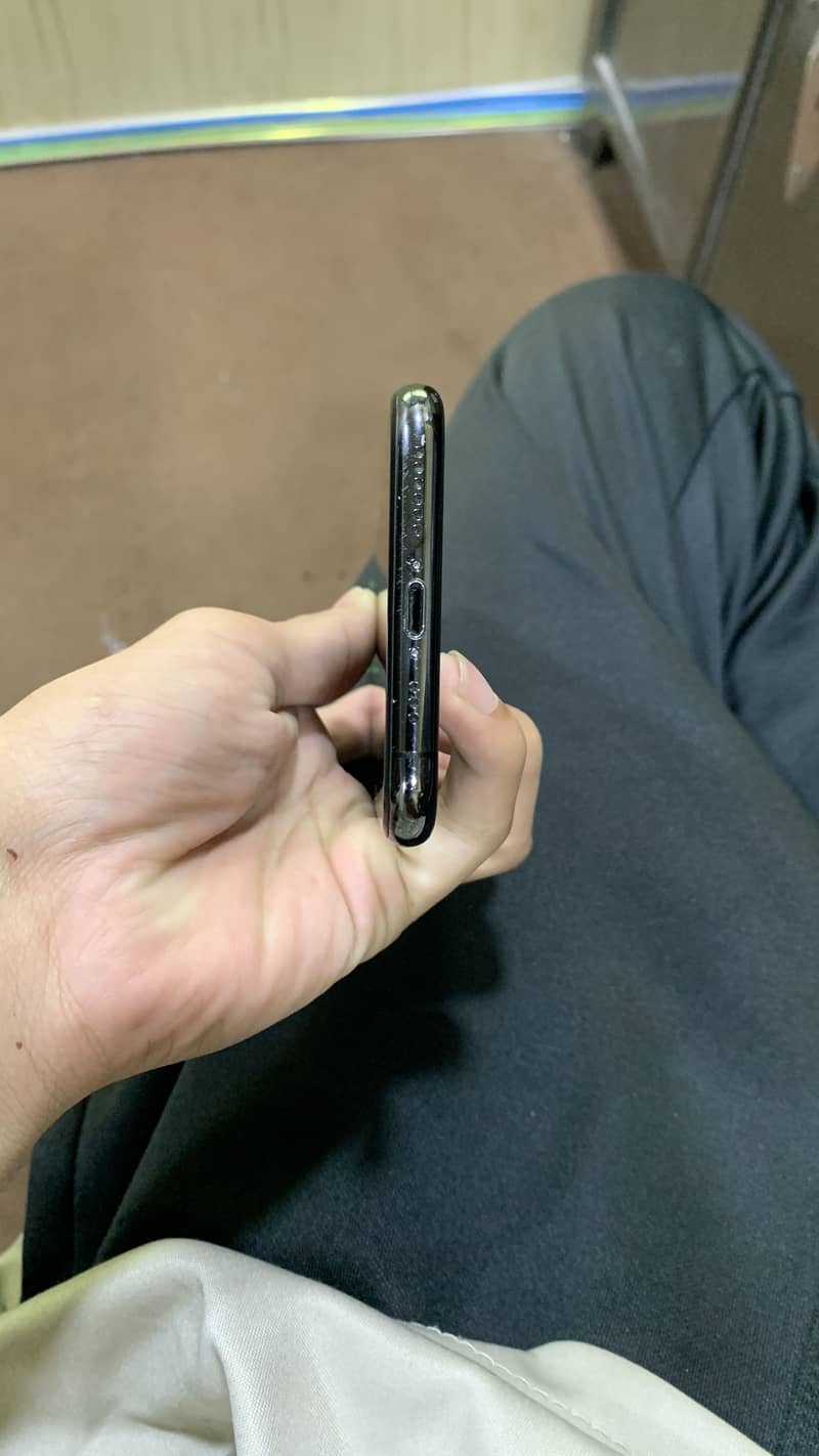 Apple iPhone 11 Pro 2