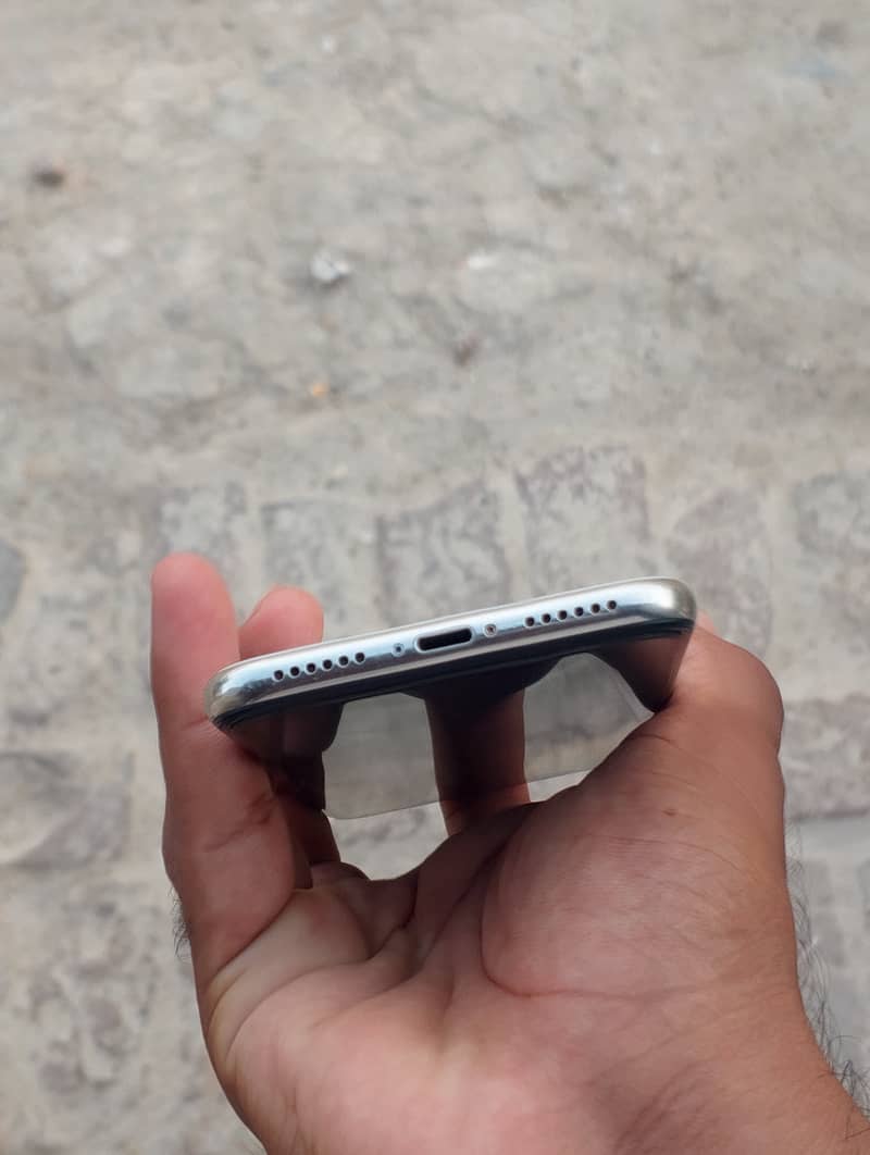 Apple iPhone X 3