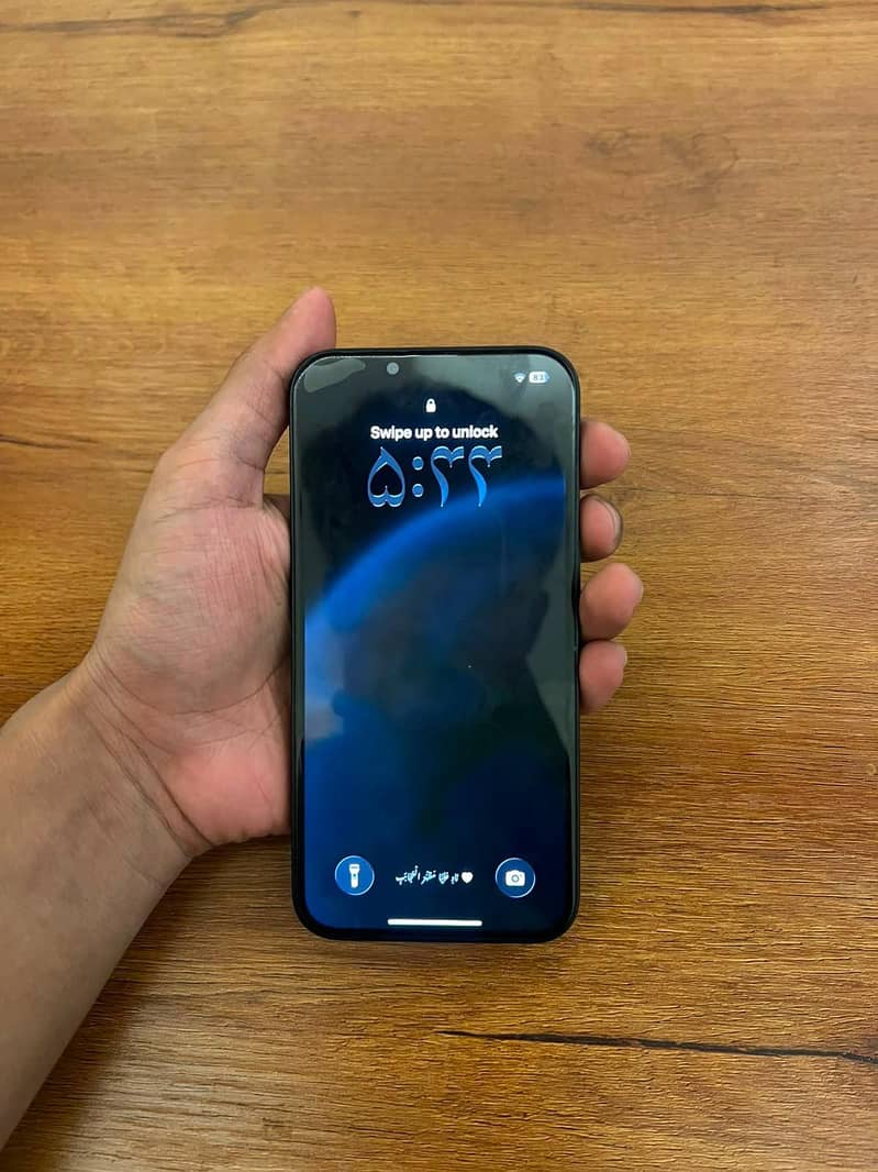 Apple iPhone 16e 1