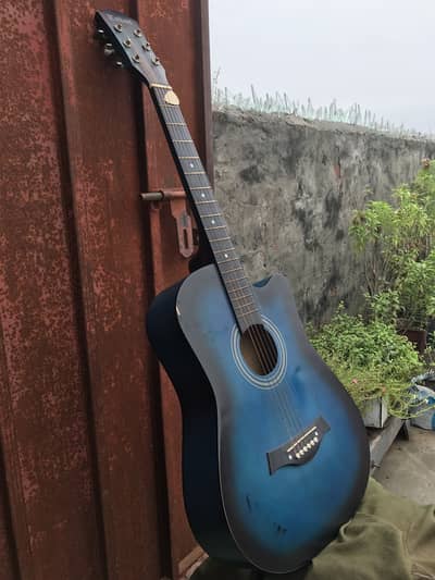 Guiter 38inch With Tresta Road Black blue colour 10/9 condition