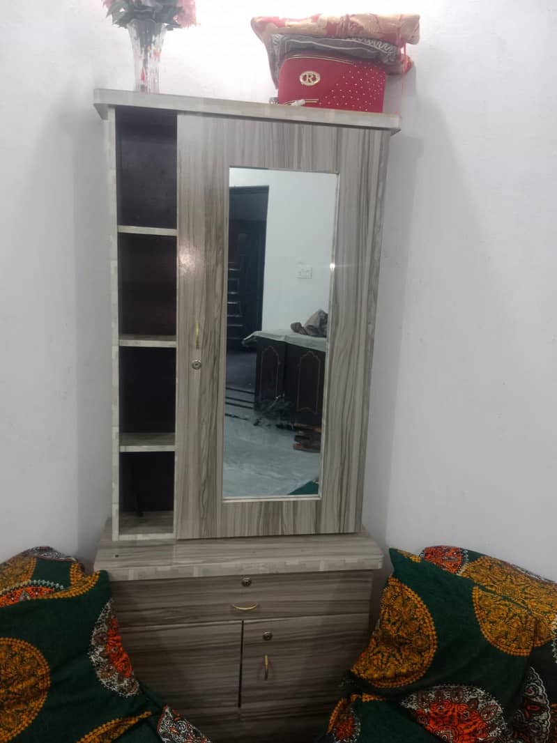 Dressing table 0