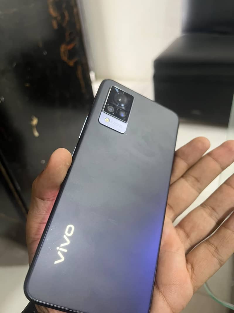 Vivo V21 0