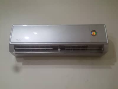 Gree AC 1 ton unit