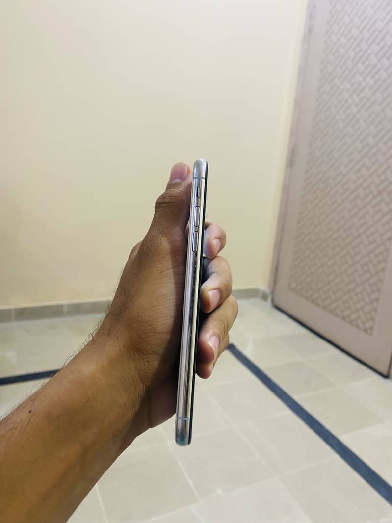 iPhone Xs 2