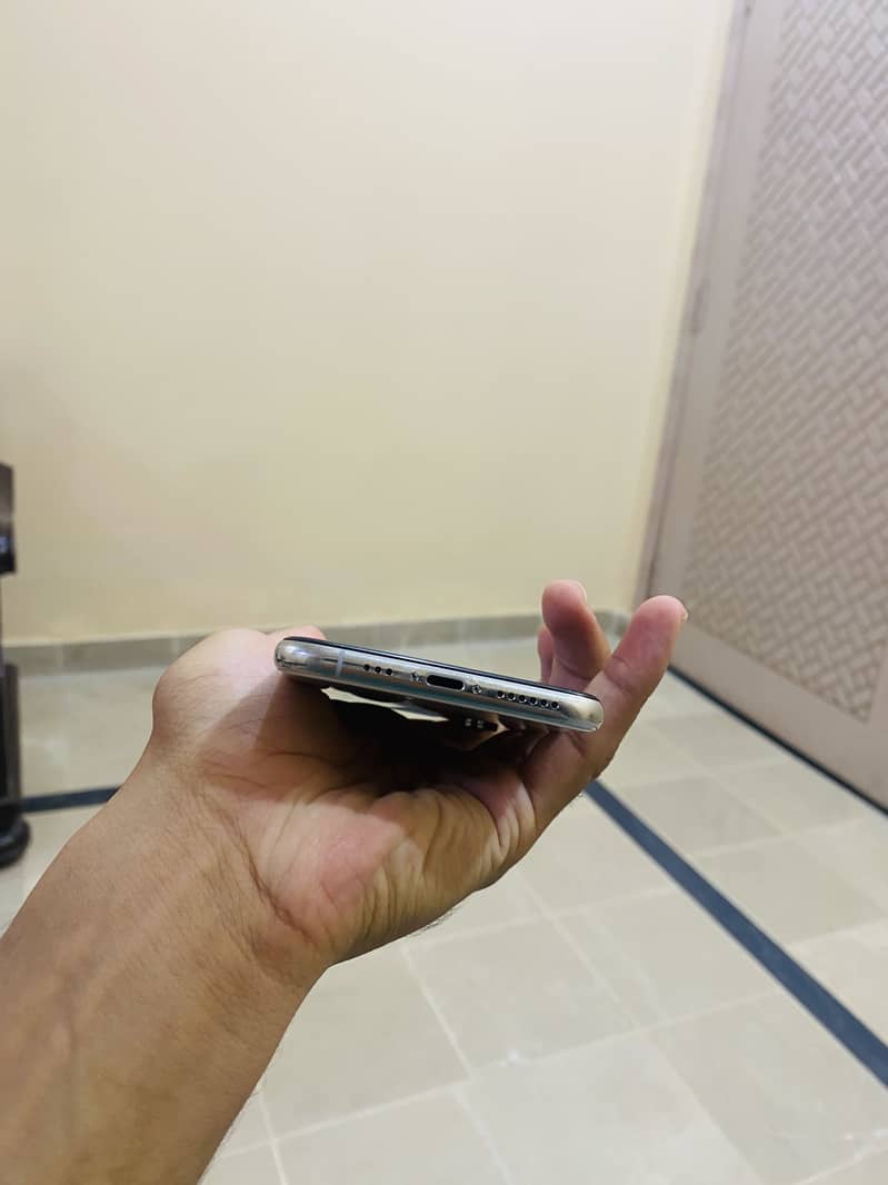 iPhone Xs 3
