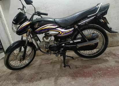 Lush Honda Pridor 2016 for sale.