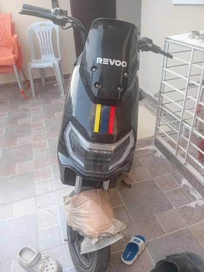 Revoo scooty