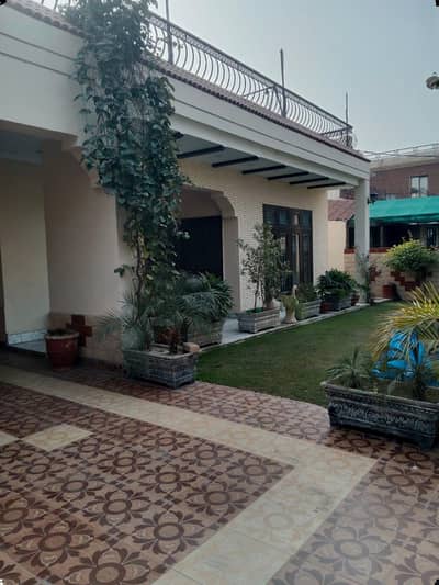 1 KANAL ELEGANT AND FULLY MAINTAINED SUPER HOT LOCATED BUNGALOW IS AVAILABLE IN THE BEST BLOCK OF DHA LAHORE | SEPARATE ENTRANCE