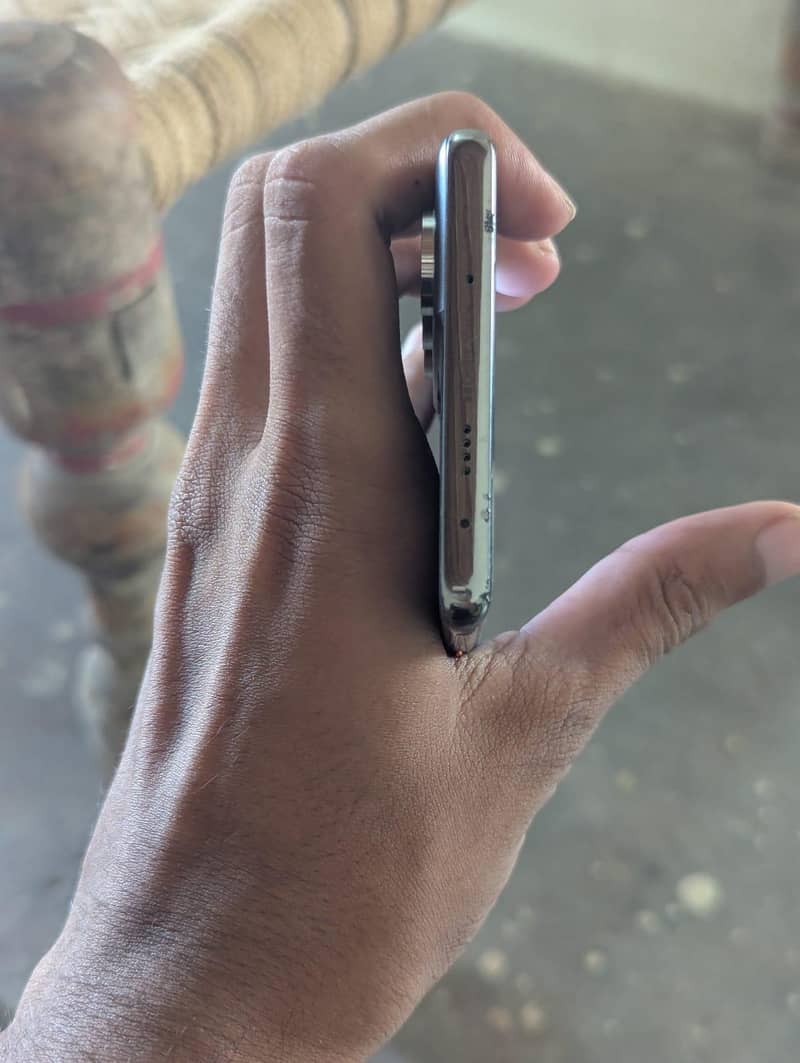 Tecno CAMON 40 Pro 4