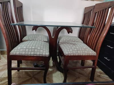 4 chairs table