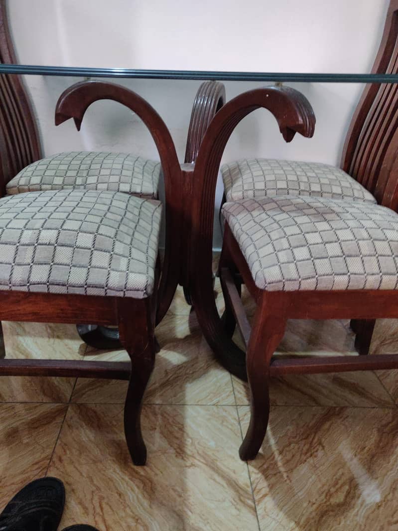 4 chairs table 2