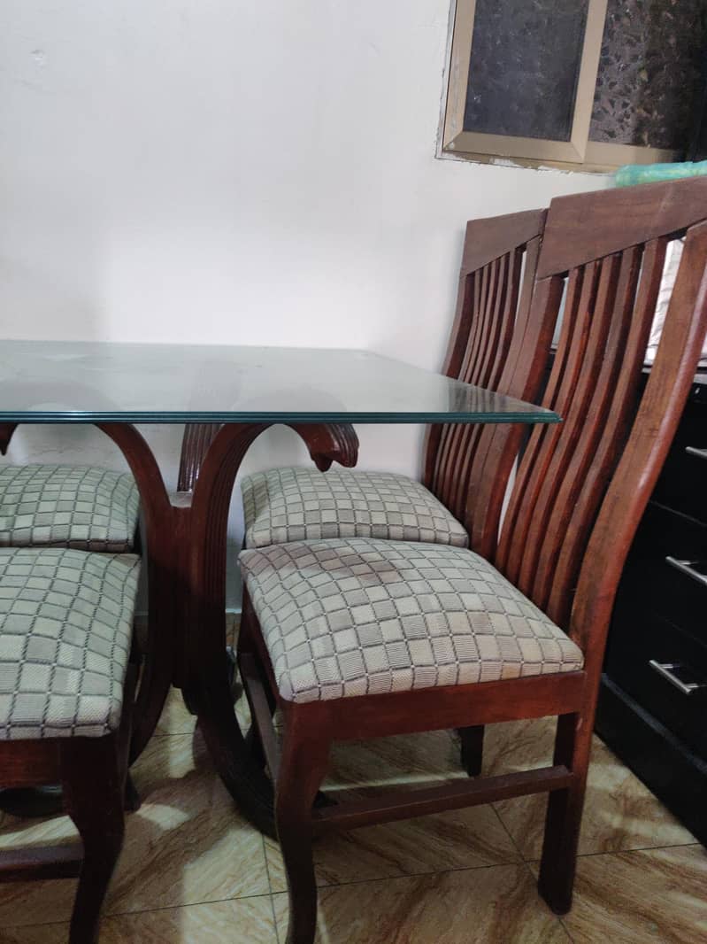 4 chairs table 3