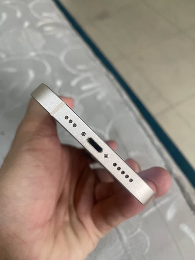 Apple iPhone 13 7