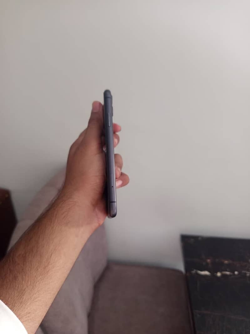 iPhone 11 3
