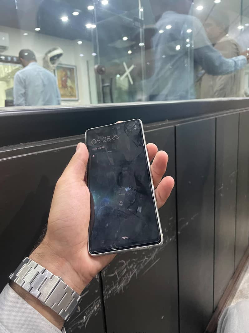 Google Pixel 7 4