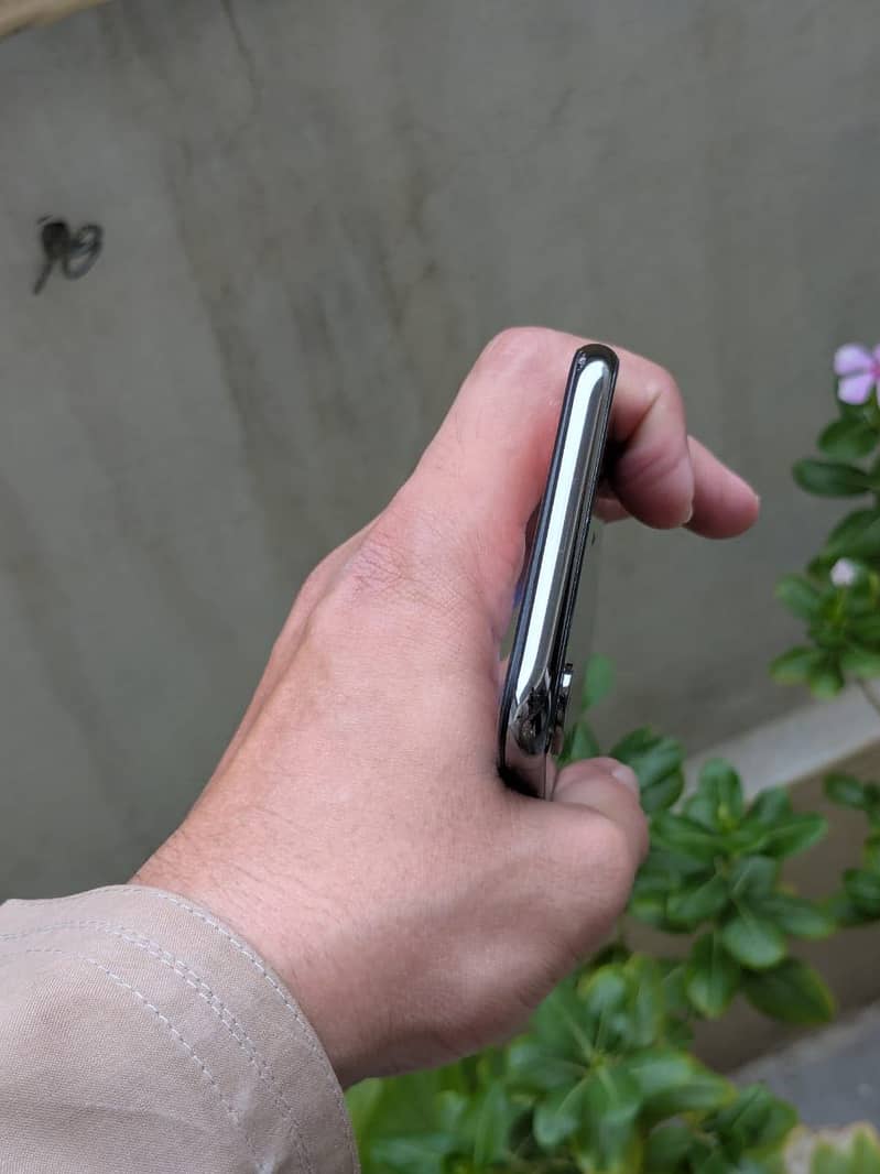 Apple iPhone X 3