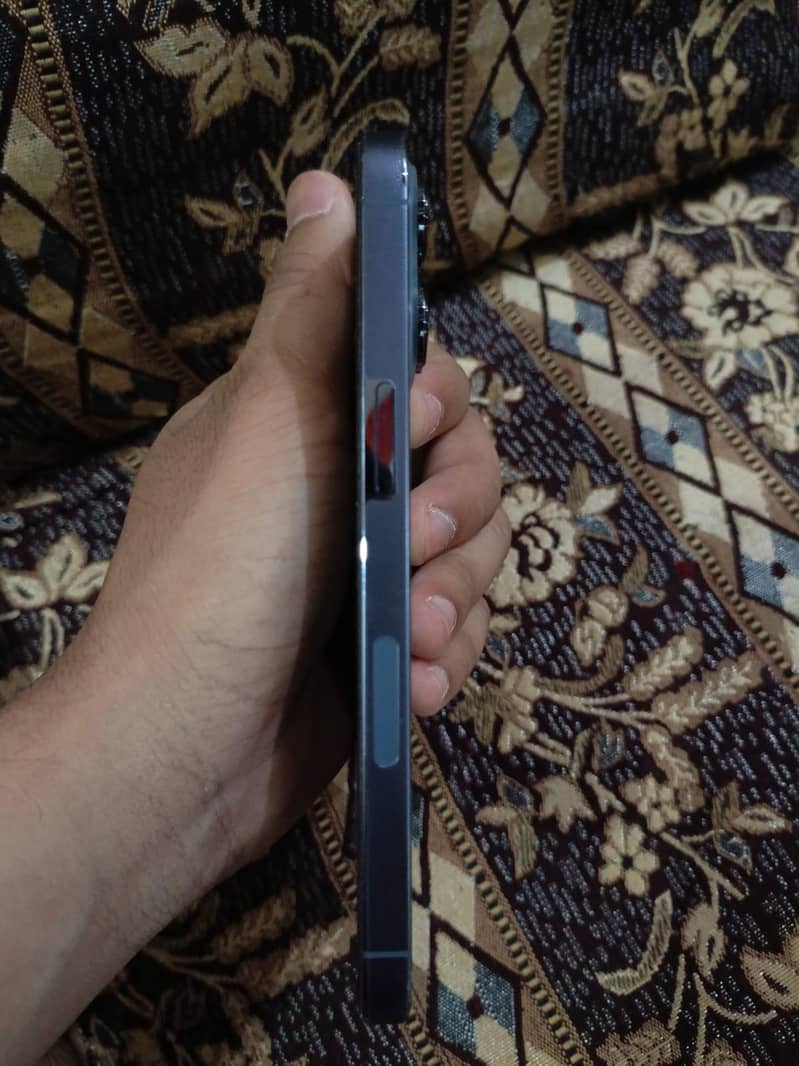 iPhone 13 Pro 2
