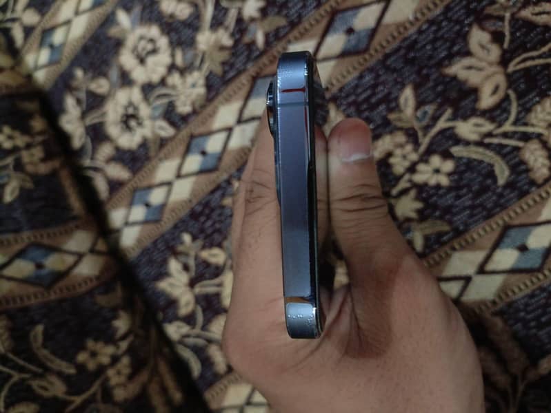 iPhone 13 Pro 4