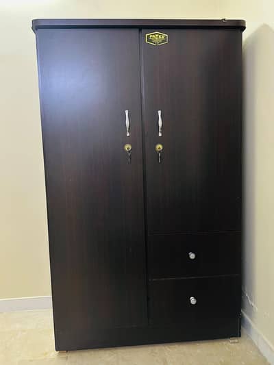 urgently selling my wardrobe and dresser