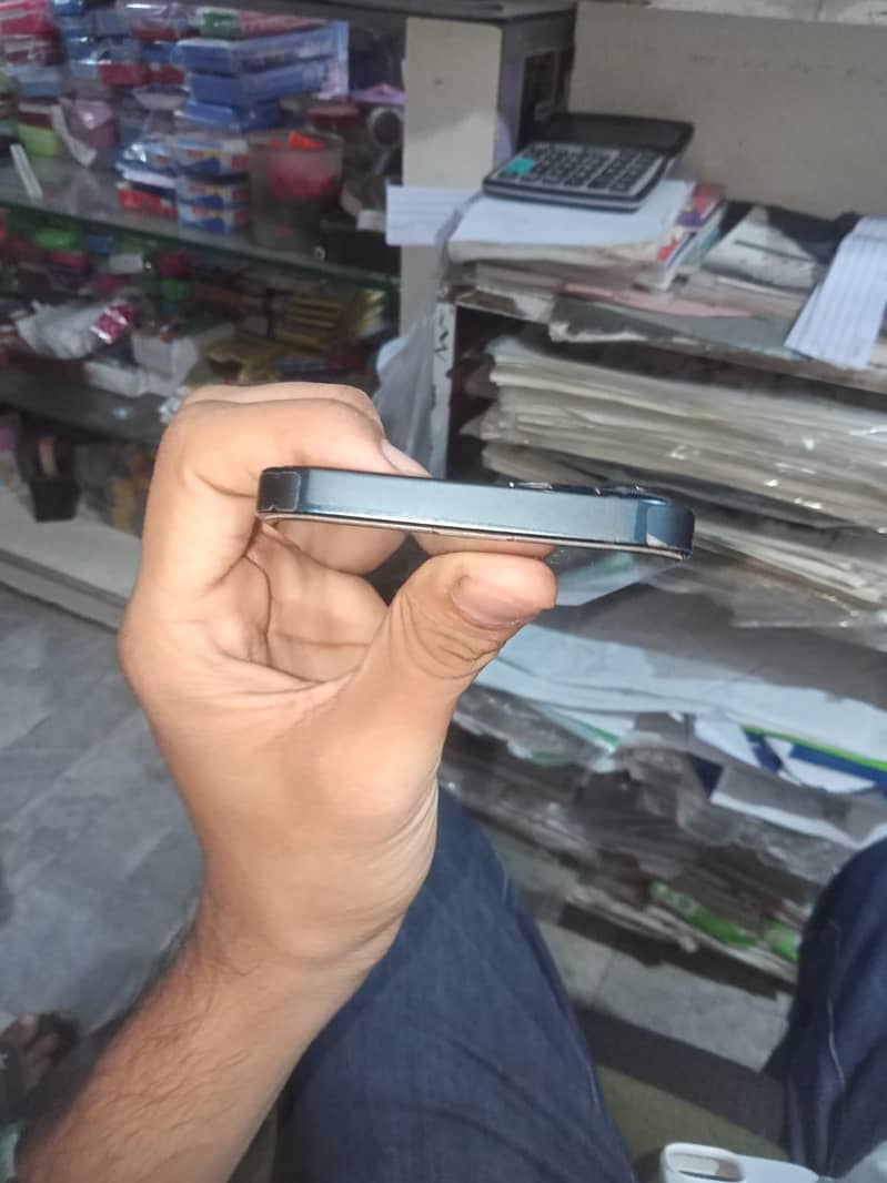 Apple iPhone 13 2
