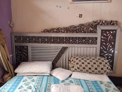 bed drasing side table