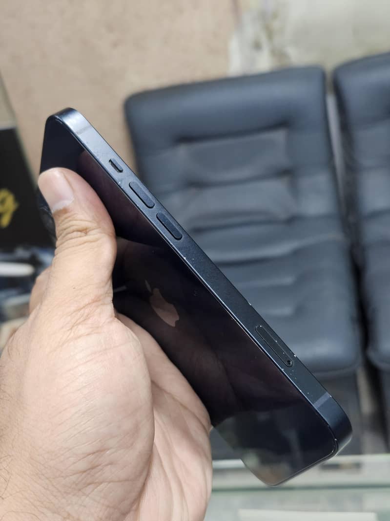 Apple iPhone 13 1