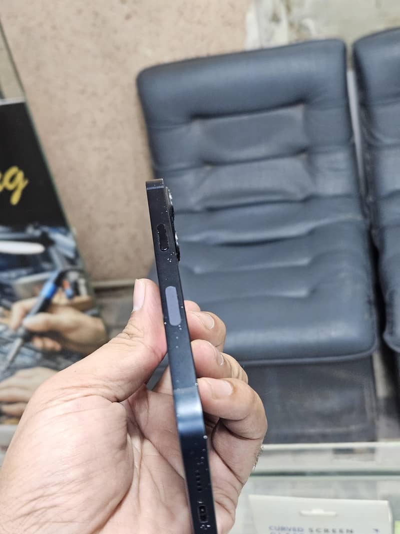 Apple iPhone 13 2