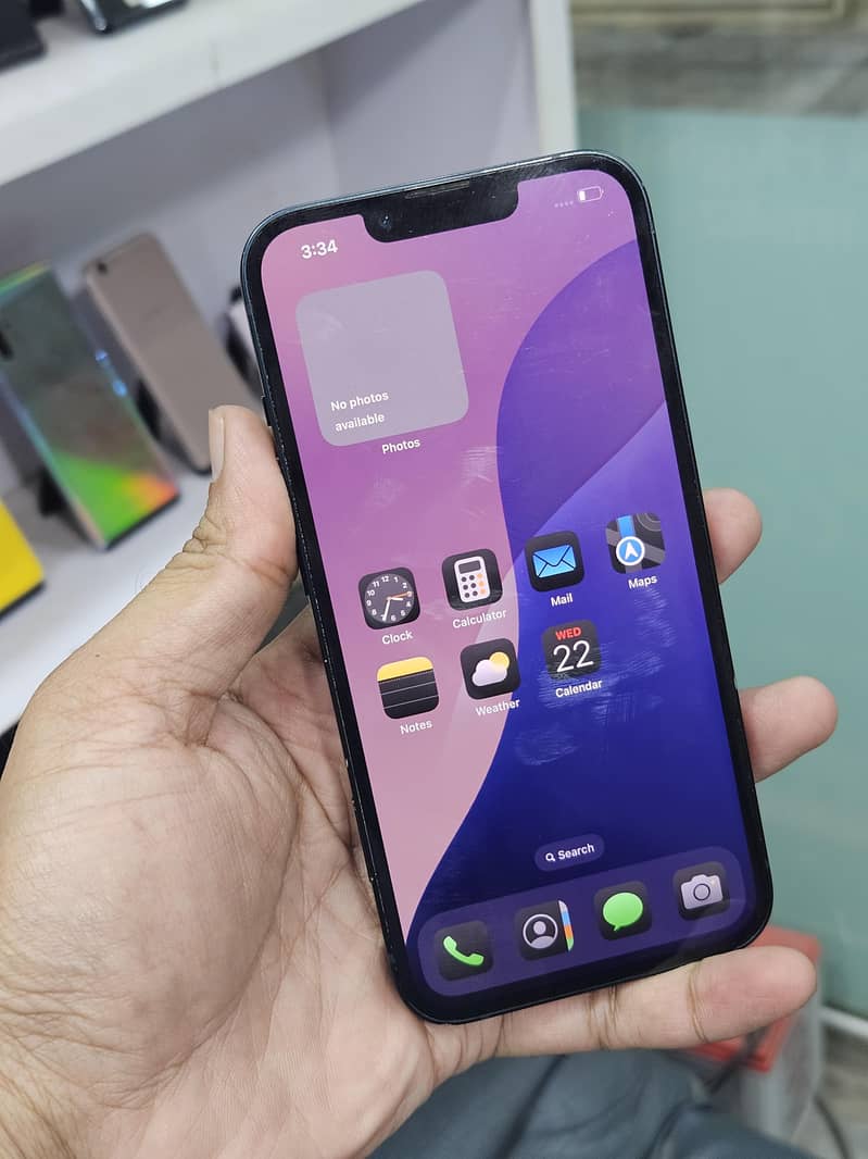 Apple iPhone 13 4