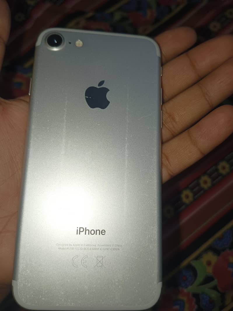 Apple iPhone 7 3