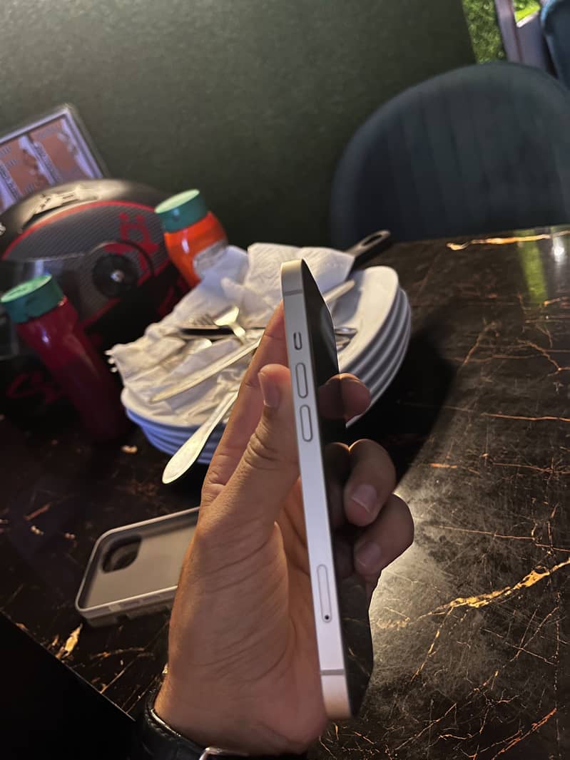 Apple iPhone 13 1