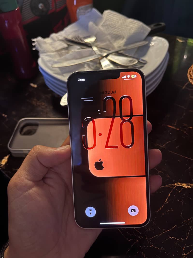 Apple iPhone 13 2