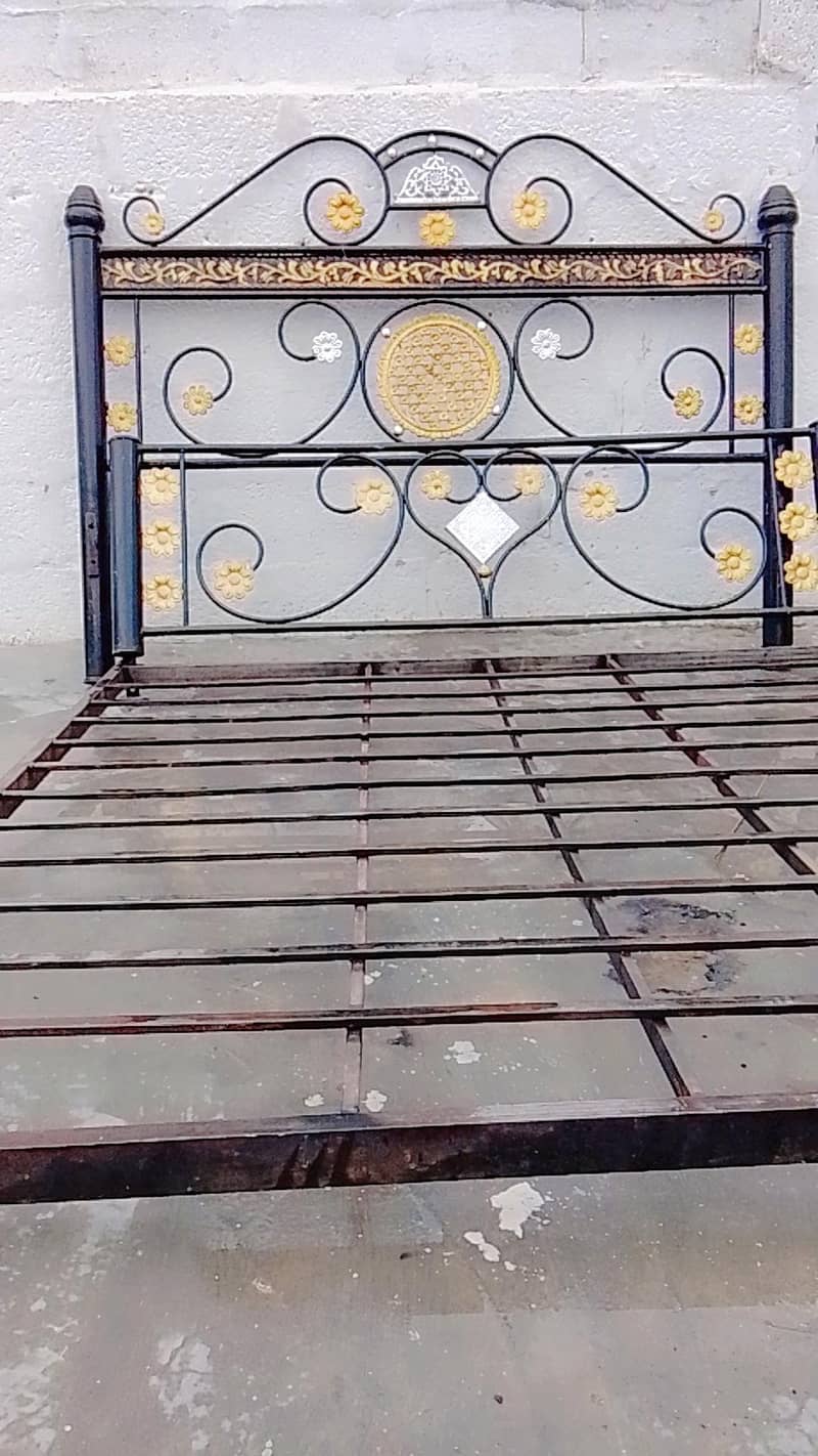 Double iron bed 1