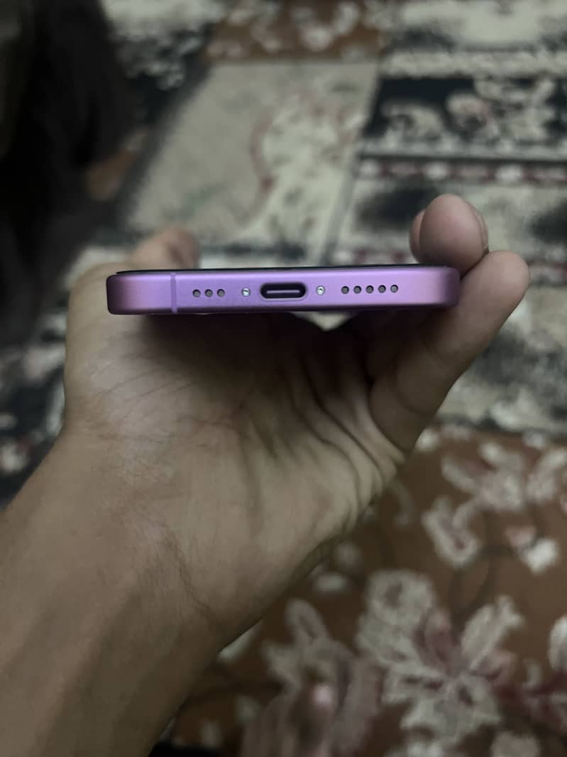 Apple iPhone 16 3