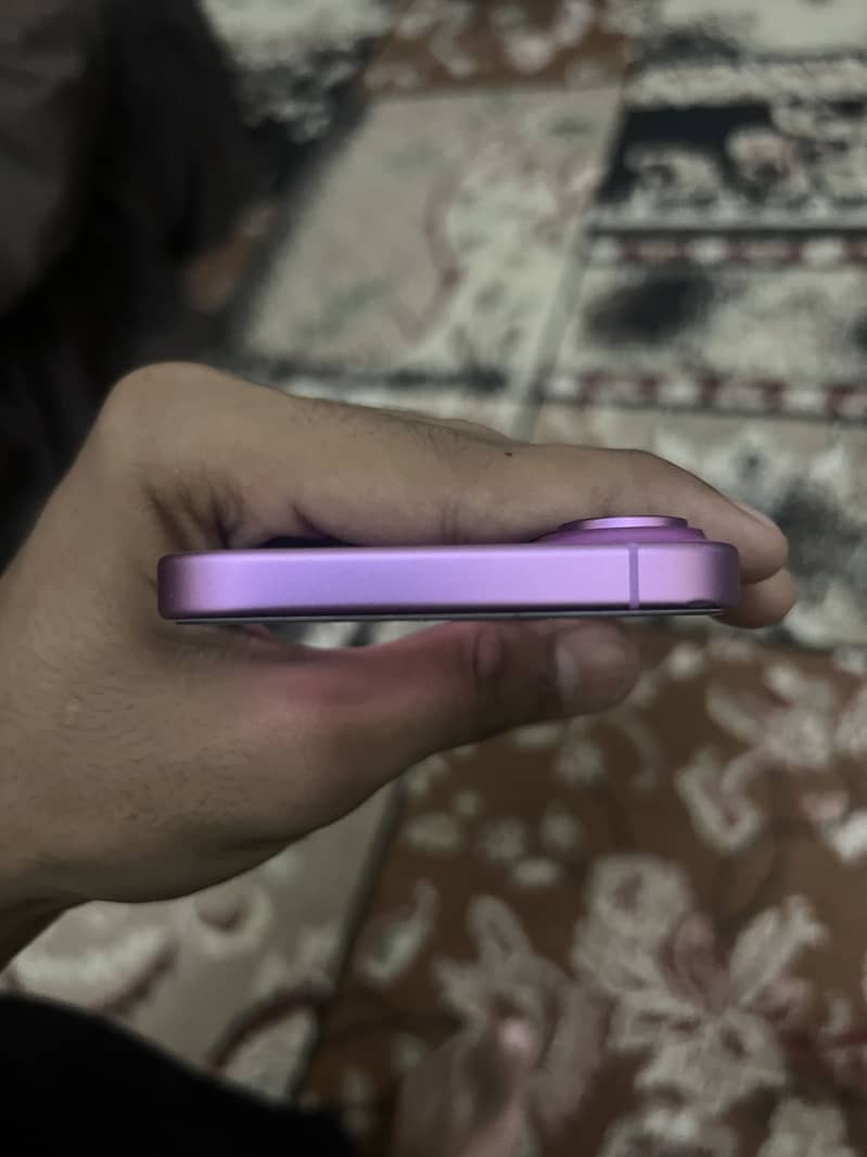 Apple iPhone 16 4