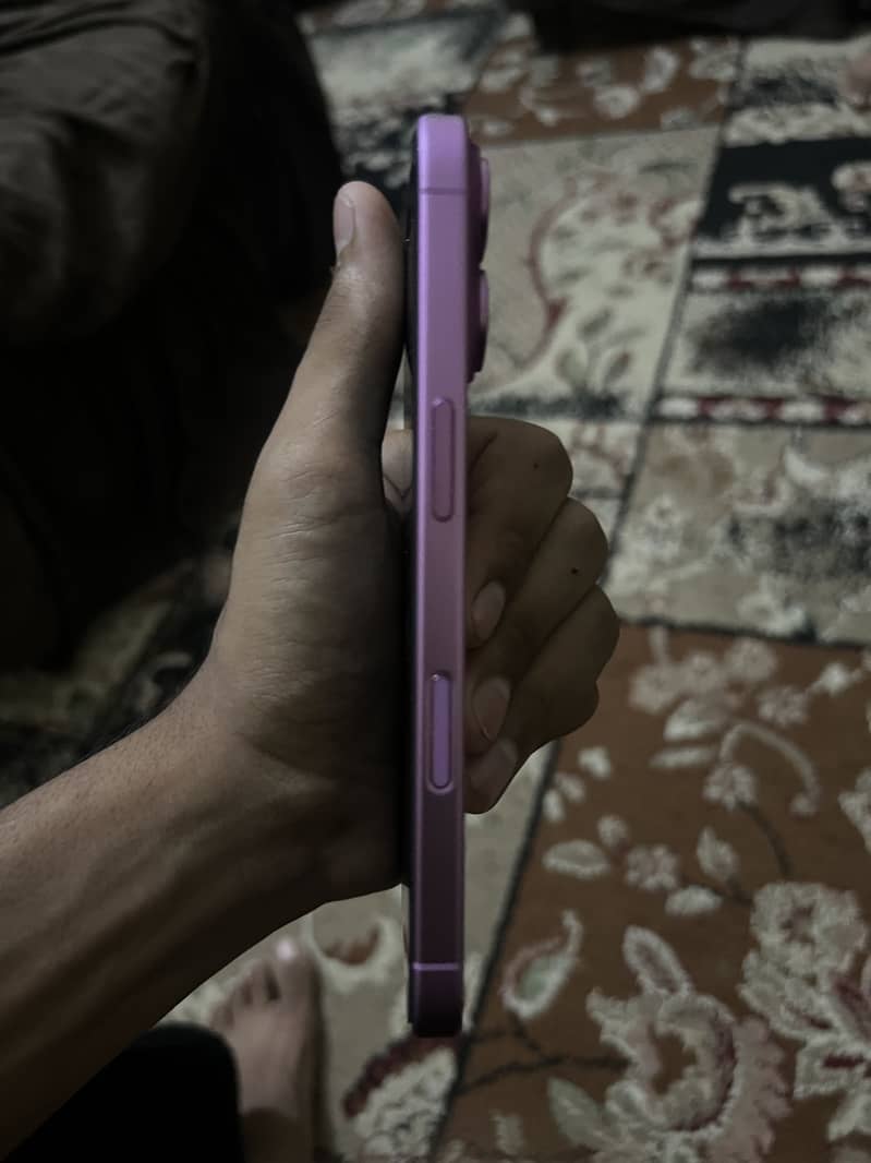 Apple iPhone 16 9