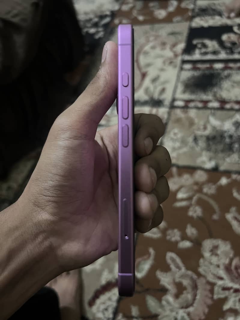 Apple iPhone 16 10