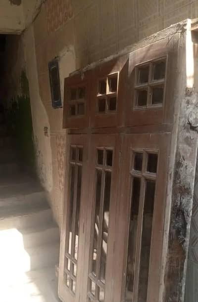 (Wood window) لکڑی کی کھڑکی