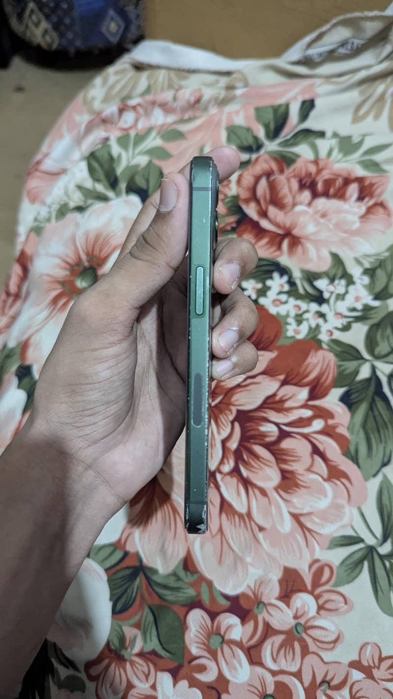 Apple iPhone 13 1