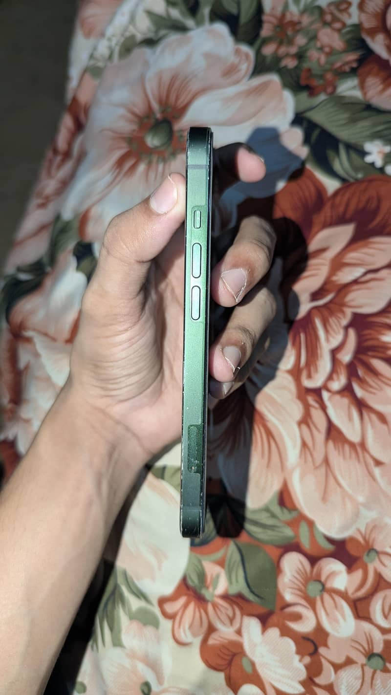 Apple iPhone 13 3