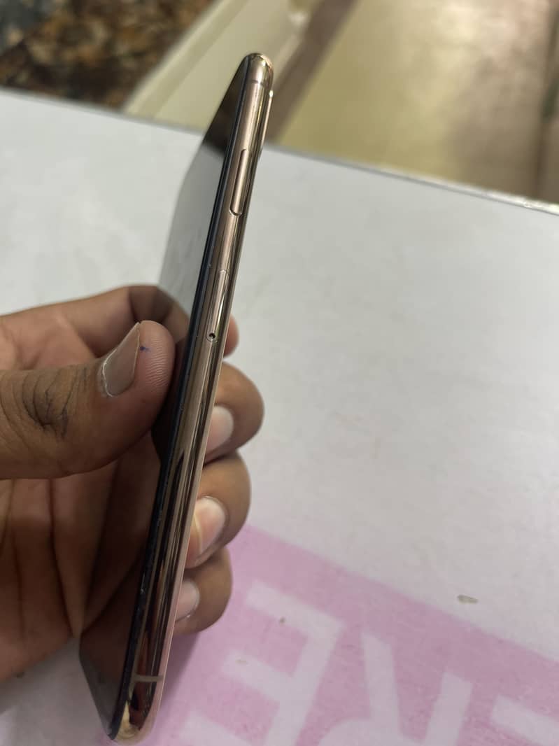Iphone xs max 4