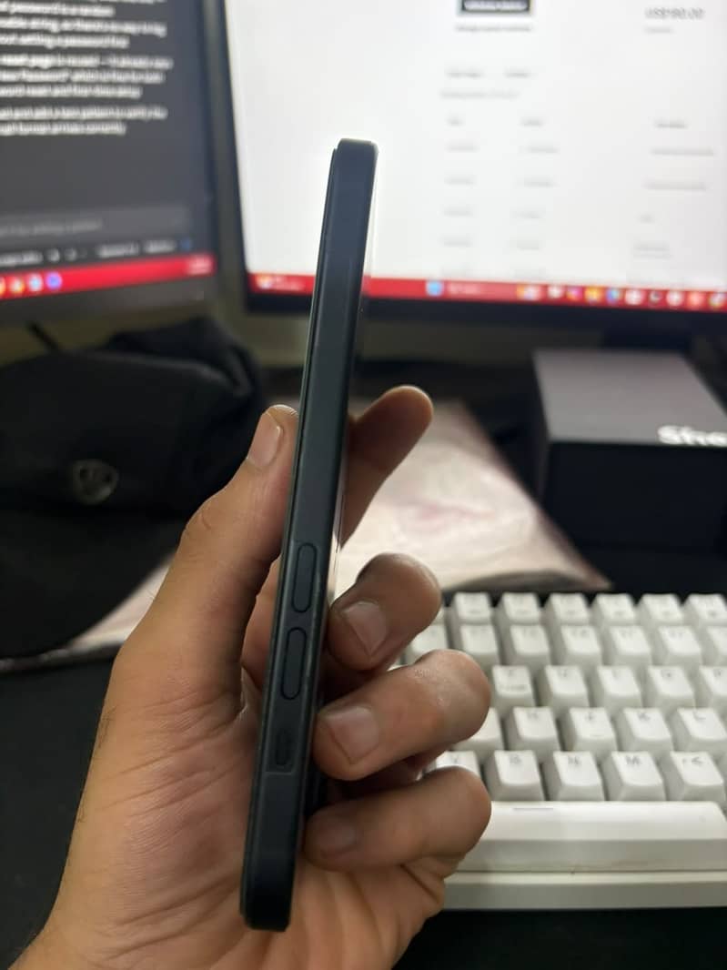 Apple iPhone 15 JV – 99% Battery Health 4