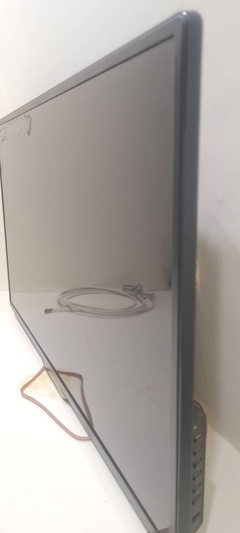 32 inch LCD 0