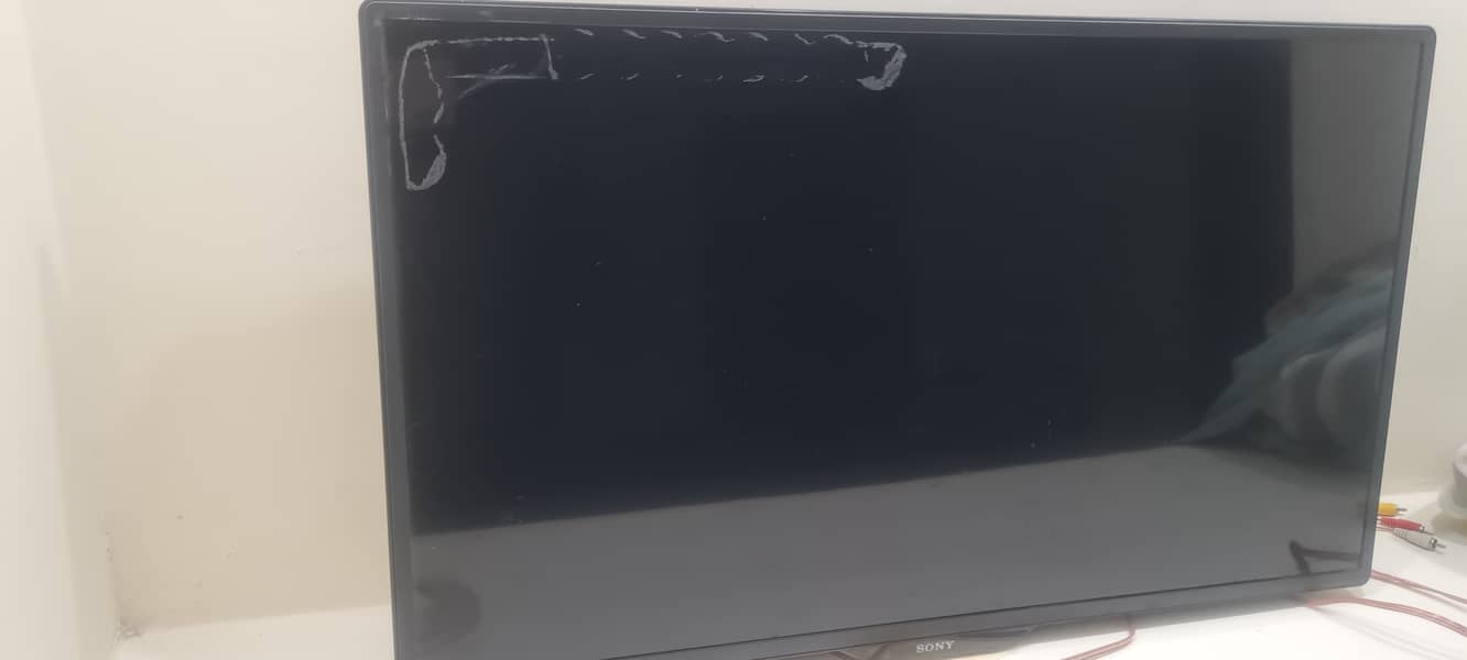 32 inch LCD 1