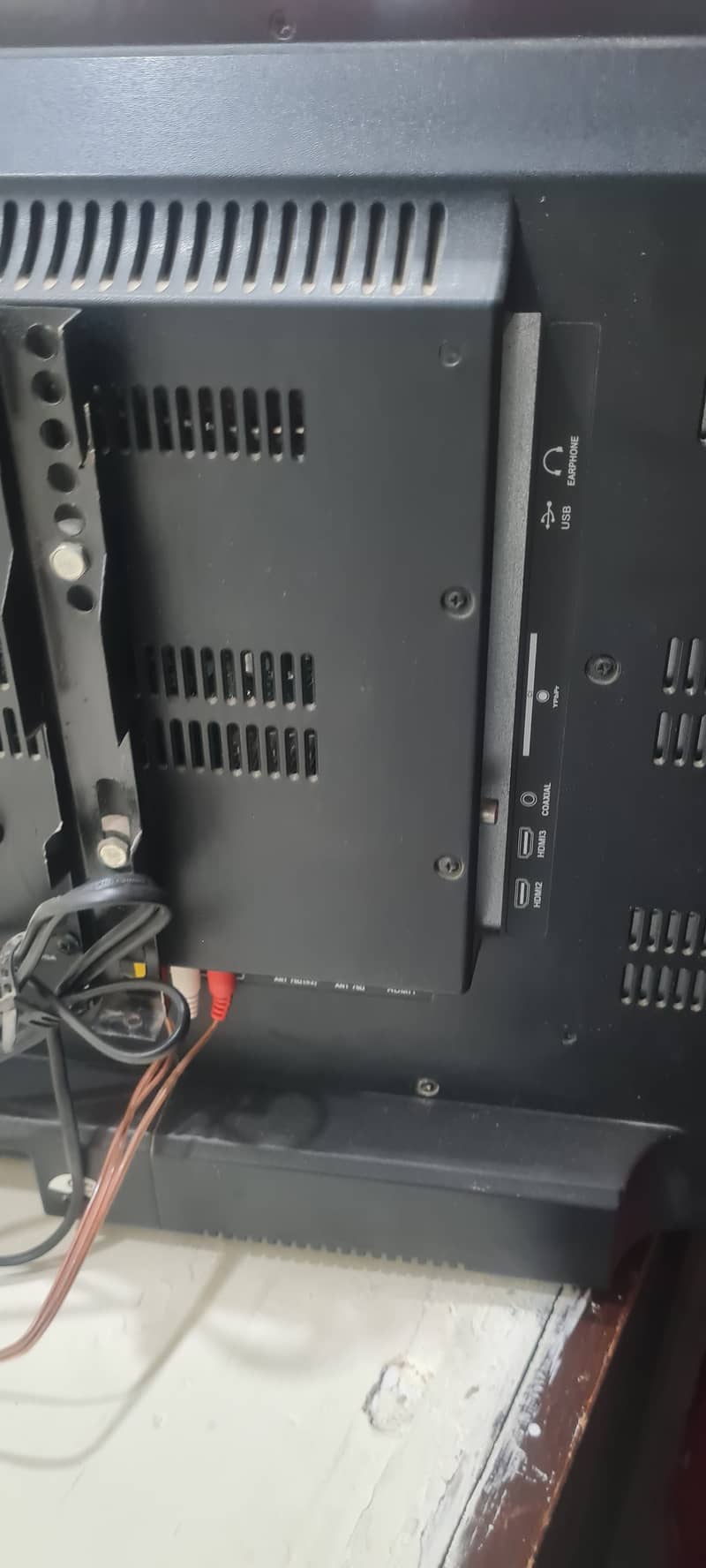 32 inch LCD 5