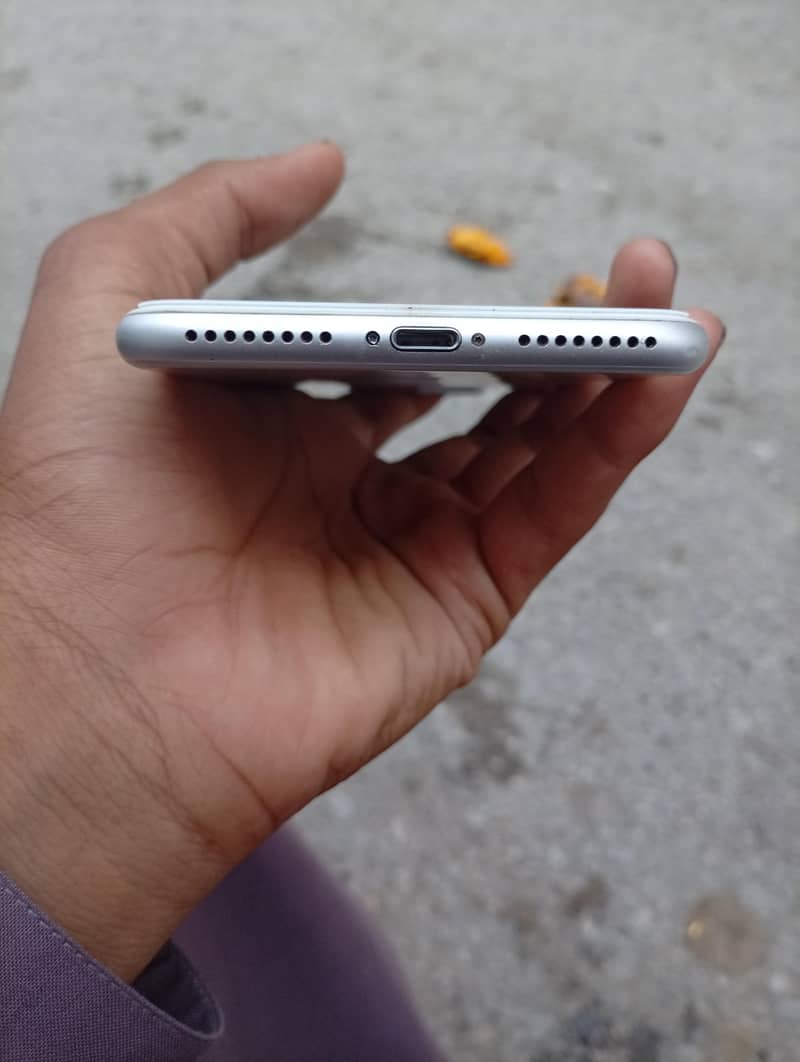 Apple iPhone 7 Plus 1